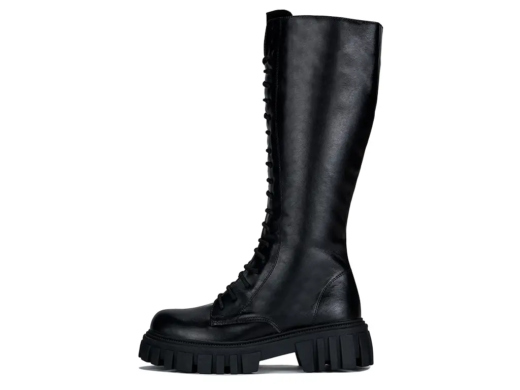 Womens Winter Boots in the timeless color Black